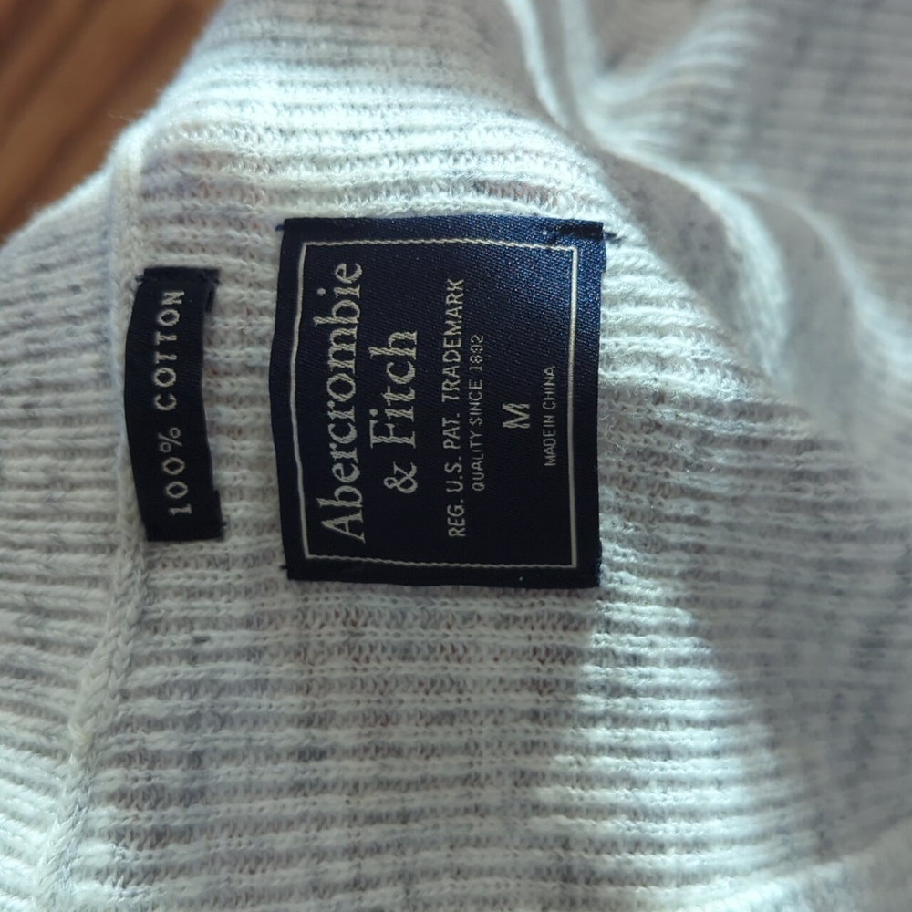 Abercrombie and Fitch cotton cardigan. Not new but in perfect condition. - Picture 7 of 10